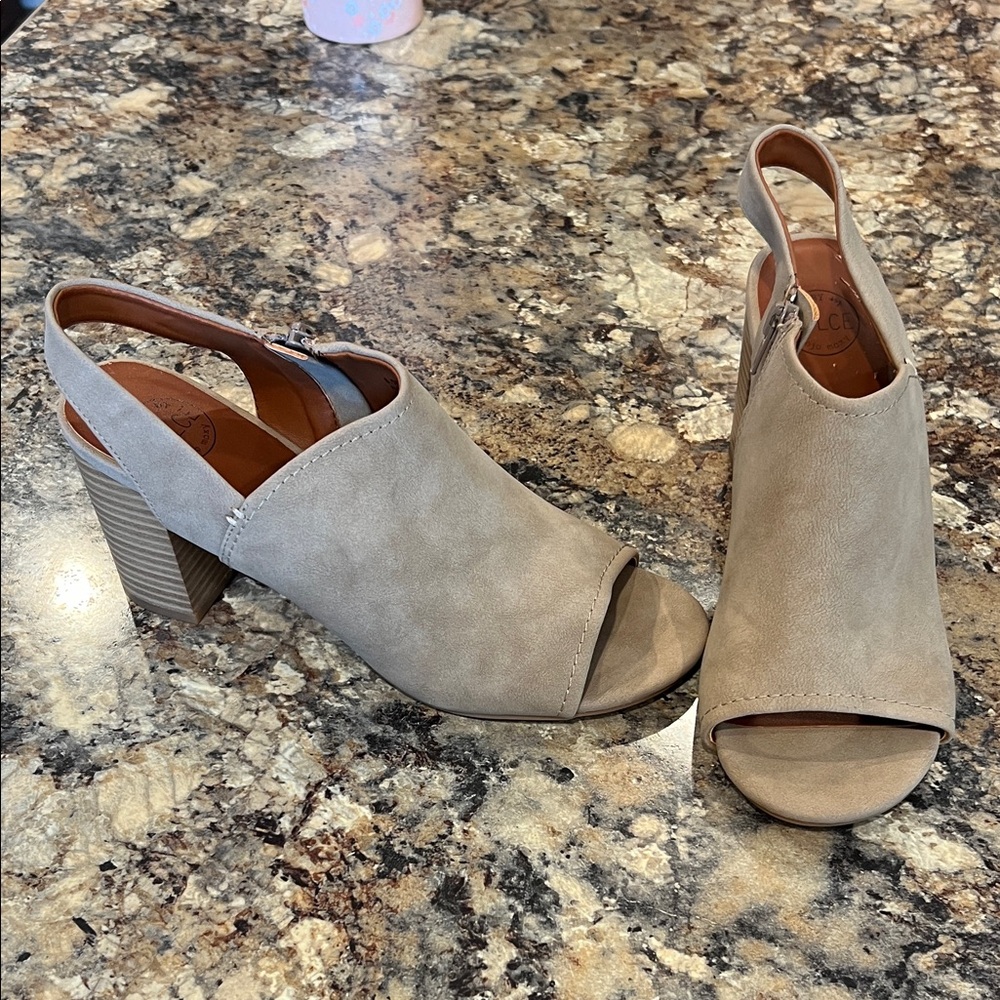 Mojo Moxy Taupe Slingback Heels